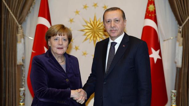 Angela Merkel braucht den türkischen Präsidenten, um die Migrantenströme nach Europa einzudämmen