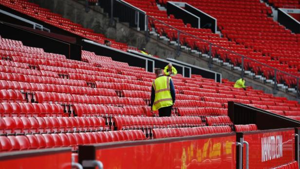 66 - Manchester United – Bournemouth wird   abgesagt, da im Old Trafford ein verdächtiger Gegenstand gefunden wurde.
