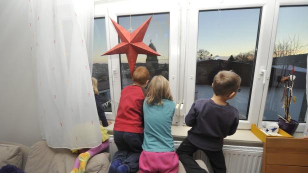 Das Warten aufs Christkind hat heute am Heilg Abend für die Kinder ein Ende