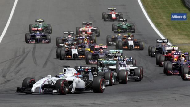 Im Rennen selbst erwischte Lewis Hamilton - der nur von Startplatz neun aus ins Rennen gegangen war - einen Raketenstart, lag nach Runde eins schon auf Rang vier.