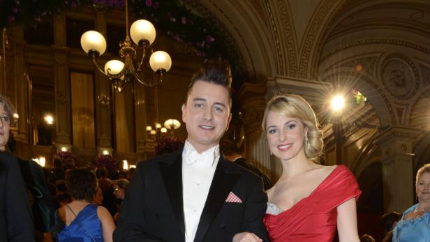 Andreas Gabalier träumt von einer großen Familie. &quot;Kinder möchte ich auf jeden Fall - irgendwann&quot;, sagte Gabalier der Zeitschrift &quot;Tina&quot;. &quot;Wenn ich erstmal loslege mit dem Kinderzeugen, kann es also gut sein, dass ich so schnell nicht mehr damit aufhöre!&quot; Allerdings: Die Mutter der Kinder sollte nicht zu früh wieder arbeiten gehen wollen, sagte der selbst ernannte &quot;Volks-Rock&#039;n&#039;Roller&quot;.