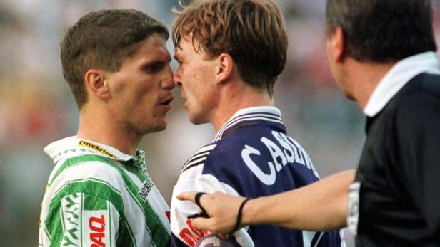 Aug&#039; in Aug&#039;: Andreas Ogris 1996 beim legendären Derby-Treff mit Dietmar Kühbauer. Am 19. April treffen sie als Trainer (Austria - WAC) aufeinander.