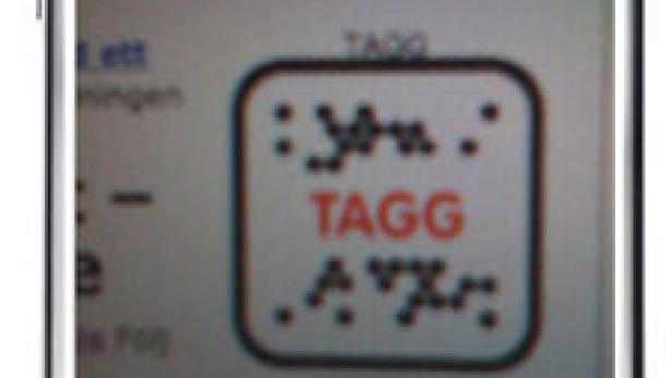 Ein iPhone-Bildschirm zeigt eine App mit einem QR-Code und den Schaltflächen „Omtagning“ und „Använd bild“.