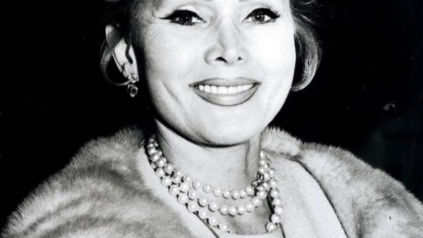 1. Ehe Von 1938 bis 1941 war Zsa Zsa Gabor mit Burgab Asaf Belge, dem Pressechef des türkischen Außenministeriums, verheiratet. Der inzwischen verstorbene Politiker wurde später als Schriftsteller und Diplomat bekannt.