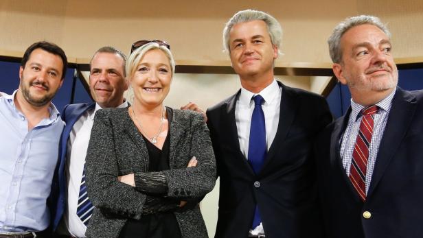 Li-re: Matteo Salvini (Lega Nord/Italien), Harald Vilimsky (FPÖ/Österreich), Marine Le Pen (Front National/Frankreich), Geert Wilders (PVV/Niederlande) und Gerolf Annemans (Vlaams Belang/Belgien)