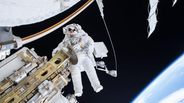 Die ISS überquert 15-mal die Datumsgrenze