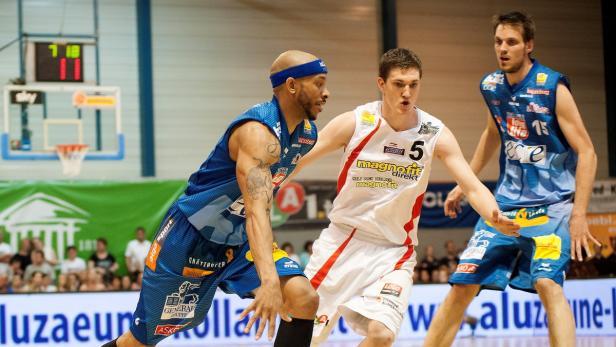 Basketballspieler im Spiel.