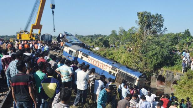 Aufnahme von einem Zugsunglück am 7. Dezember. Im Schnitt entgleisen in Indien jedes Jahr rund 80 Züge.