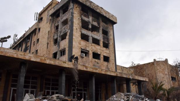 Ein beschädigtes Gebäude der kommunalen Wasserversorgung in Aleppo