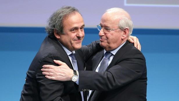Michel Platini (li.) bleibt Chef der UEFA.