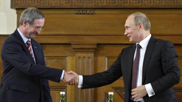 Putins „Humor“ raubte Leitl kurzzeitig die Sprache, aber die Geschäfte florieren: Wirtschaftskammerchef beim Empfang des russischen Präsidenten vor Unternehmern.