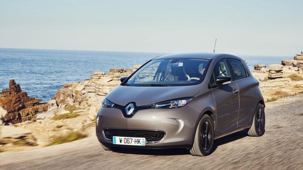 Renault Zoe 40 Z.E.: Auch Renault erweitert die Reichweite - mit der Z.E. 40 Batterie kommt man auf 400 km (NEFZ). Der Zoe 40 Z.E. kostet ab  € 24.690,– (wobei die Batterie extra zu mieten ist).