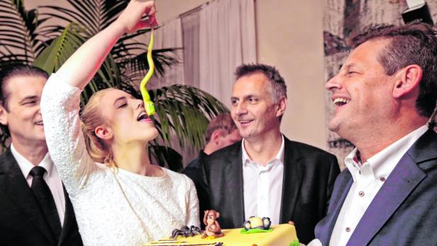 Schlangengrube FPÖ. Larissa Marolt mit Gerhard Reinisch und Christian Scheider