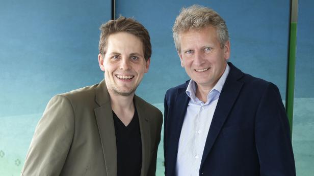 sportkrone.at startet nach Komplett-Relaunch: Max Mahdalik, Redaktionsleiter Online-Sport der Krone, und Gerhard Riedler, Geschäftsführung Krone Multimedia und Mediaprint