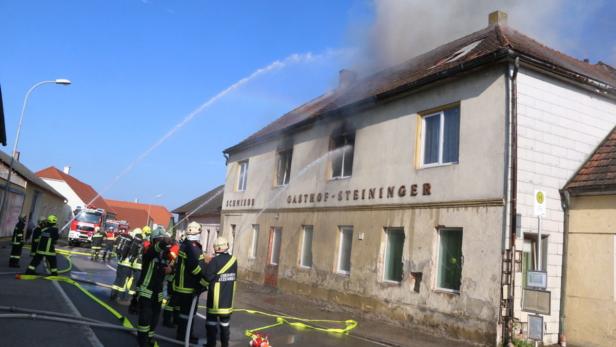 Brand in Diendorf: 115 Einsatzkräfte waren mit den Löscharbeiten beschäftigt