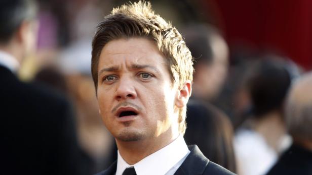 Schon als das kanadische Model Sonni Pacheco schwanger war, trennte sich die 23-Jährige und der &quot;Mission Impossible&quot;-Star Jeremy Renner nach nur 10 Monaten Ehe. Die Scheidung ist allerdings bis heute nicht durch.