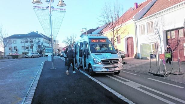 Am Domplatz halten alle drei Stadtbus-Linien