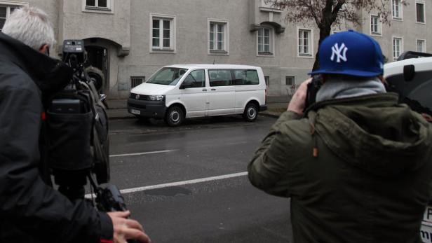 Im ersten Stock dieses Wohnhauses in Krems wurde ein Terrorist des „Islamischen Staates“ vermutet. Die Polizei brach die Türen auf und nahm zwei Terrorverdächtige fest.