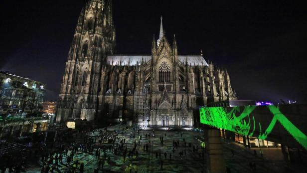 Lichtinstallation vor dem Kölner Dom