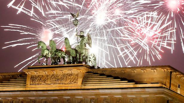 Feuerwerk über dem Brandenburger Tor am 31.12.2016