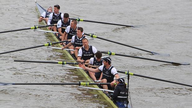 Cambridge besiegte Oxford im 158. "Boat Race"