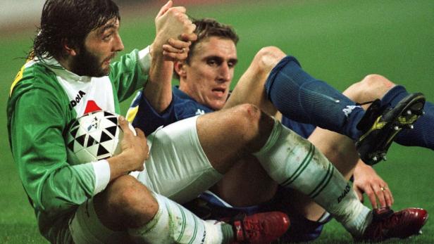 Champions League, 1996: Trifon Ivanov (l.) im Zweikampf mit Alen Boksic von Juventus Turin