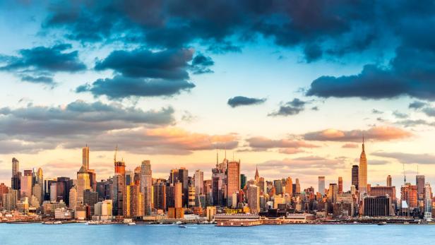 Panoramic view of the midtown Manhattan skyline before sunset