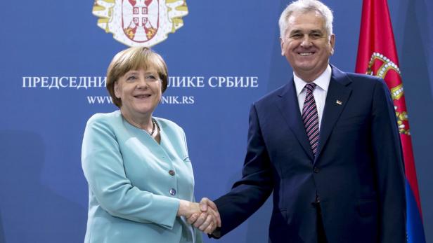 Der sonst große Russlandfreund Nikolic lobt überraschend Angela Merkel.