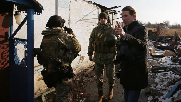 Kurz in Mariupol, der &quot;Kontaktlinie&quot; zwischen Regierungstruppen und Separatisten.