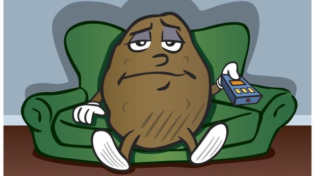 Eine traurige Cartoon-Kartoffel sitzt mit einer Fernbedienung auf einem grünen Sessel.