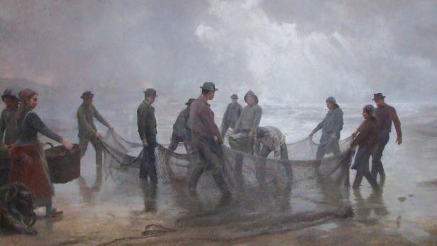 Der akademische Maler Carl J. Peyfuss malte 1897/’98 dieses Bild von Fischern. Das 448 mal 284 cm große Gemälde wird in Salzburg vom Kremser Kunsthändler Franz Schauer um 180.000 Euro angeboten.