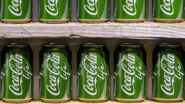 0,5 Liter Cola Life kommt auf elf Stück Würfel Zucker (34 Gramm).