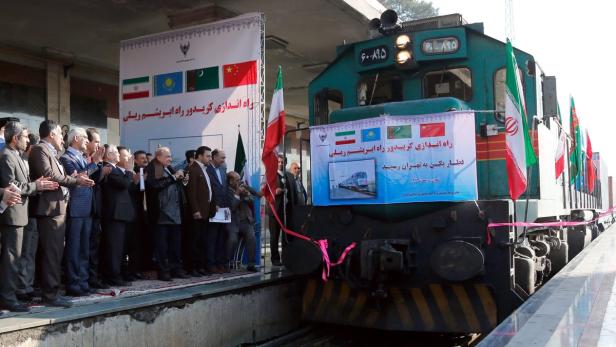 Der erste Güterzug, der von China Richtung Iran rollte.