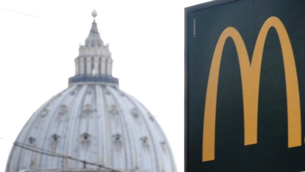 McDonald’s Zeichen mit Kirchen-Spitze