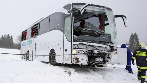 Einer der verunglückten Busse.