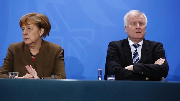 Das Versöhnungstreffen zwischen Merkel und Seehofer istin Schwebe.