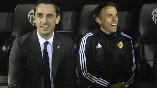 Gary Neville (L) und seine Bruder Phil leiten die Geschicke beim FC Valencia
