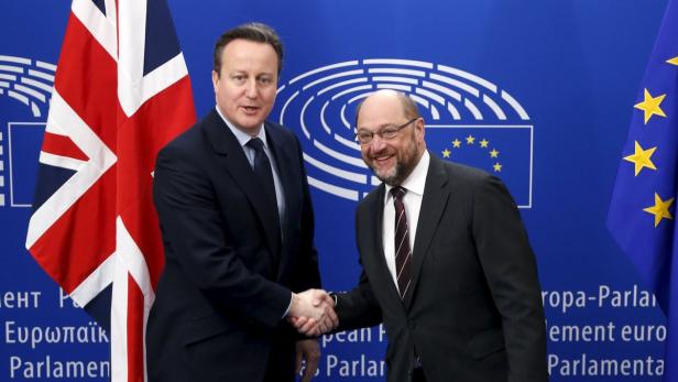 Das Lächeln nur für die Kameras: Cameron bei Schulz