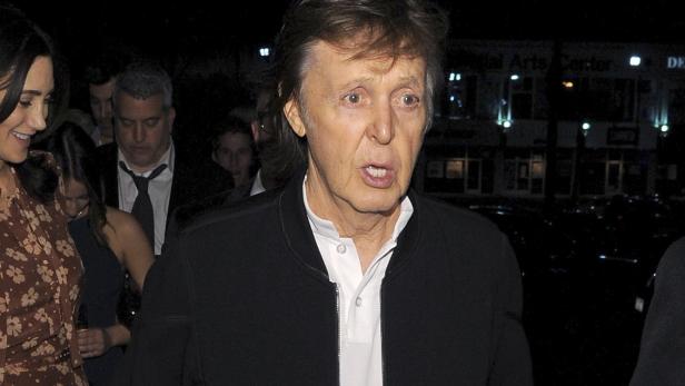 Sichtlich irritiert zischte Paul McCartney wieder ab.