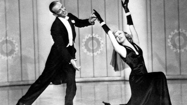 Es muss ja nicht gleich wie Ginger und Fred sein, aber: Tanzen macht Spaß - und hilft anderntags auf der Laufstrecke!