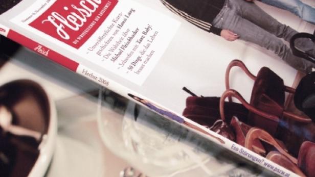 Die Zeitschrift „Fleisch“ liegt auf einem Tisch.