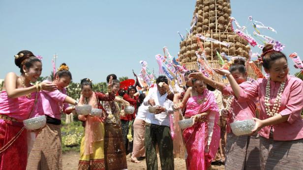 Weitere Feste, die gefeiert werden wollen:  Von Schlammschlachten in Südkorea über Kunst in der Wüste bis hin zur Paradeiserschlacht in Spanien oder Kolumbien– zu diesen Partys lohnt es sich zu reisen.