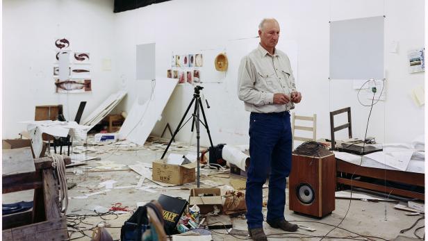 Bruce Nauman in seinem Atelier.