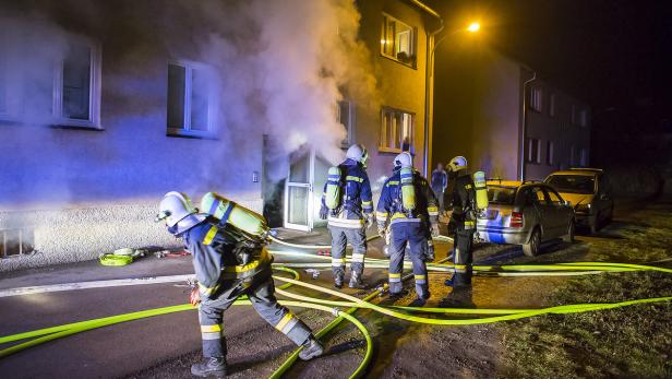 Feuerwehr bei der Bergung in Krems.