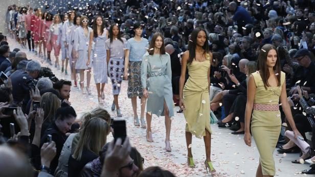 Auch Burberry wird live übertragen