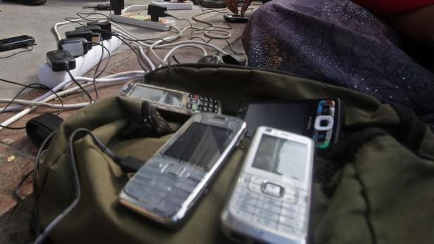 Regierung fordert illegale Ausländer per SMS zum Gehen auf