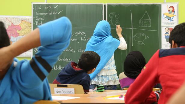 Mehr als die Hälfte der 600 islamischen Religionslehrer sind Frauen. Alle tragen Kopftuch.