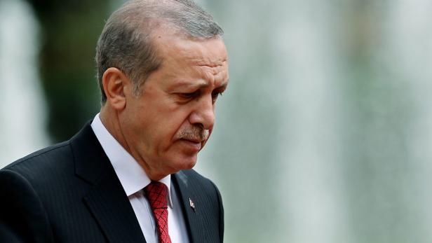 Erdogan ist nach dem Wahldebakel abgetaucht - und belustigt damit die Türken.
