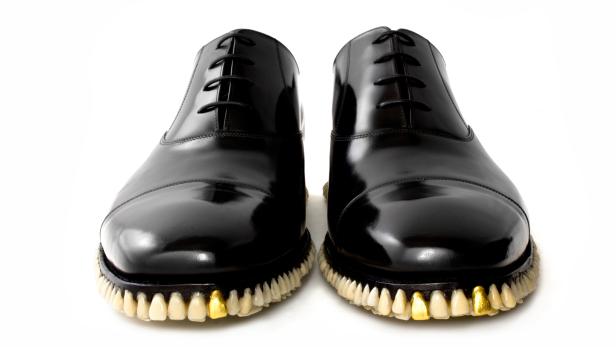 Mit Zähnen bewehrt: Mariana Fantich and Dominic Young, Apex Predator male shoes, 2010