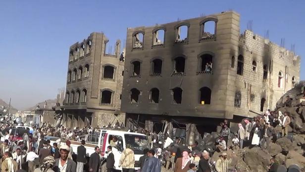 Eine von Saudi-Arabien angeführte Militärkoalition fliegt Luftangriffe auf den Jemen.